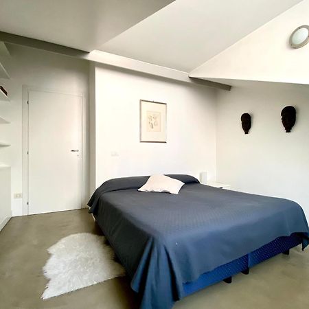 Sant Ambrogio Courtyard Room In Shared Flat ミラノ エクステリア 写真