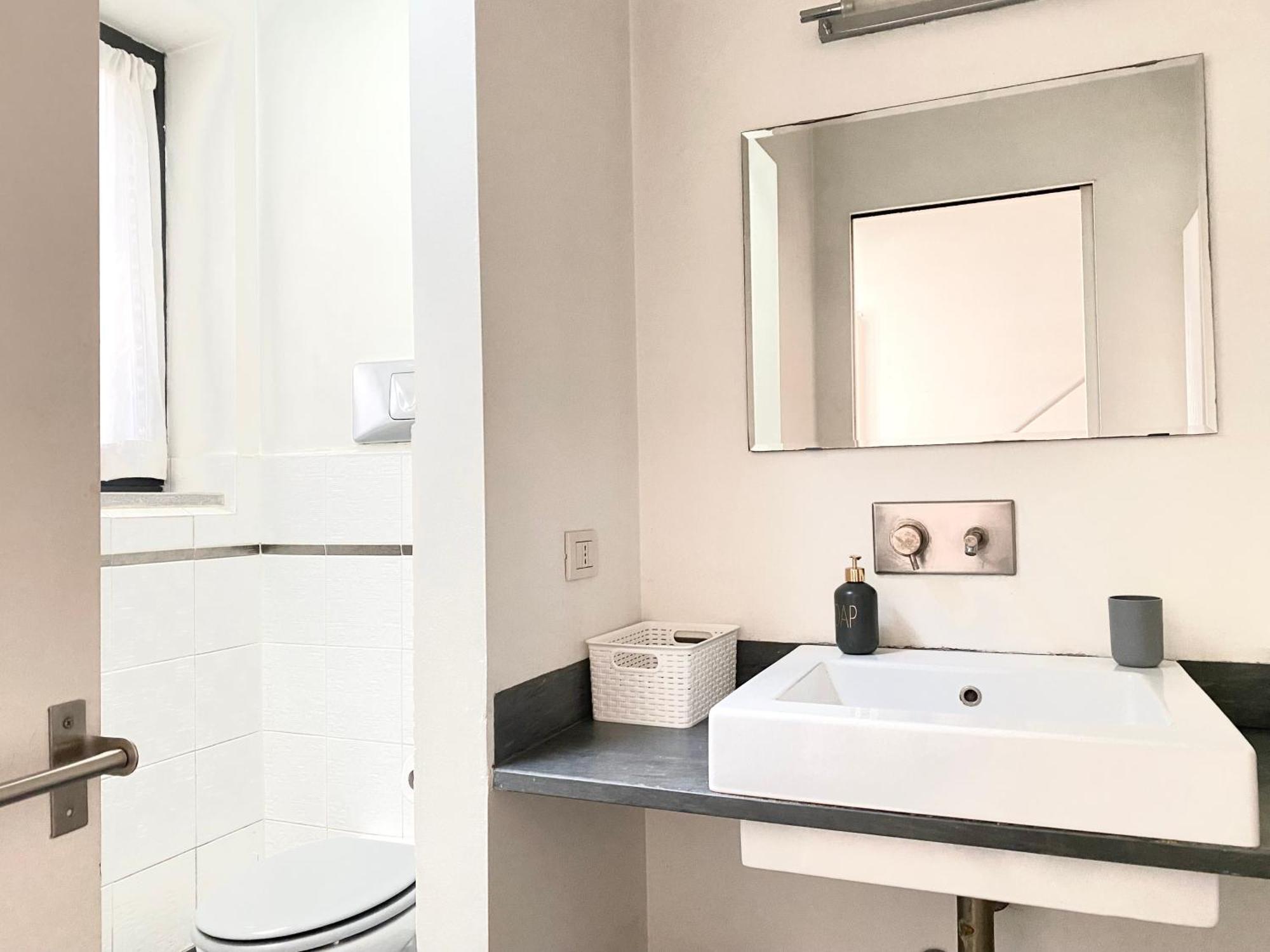 Sant Ambrogio Courtyard Room In Shared Flat ミラノ エクステリア 写真