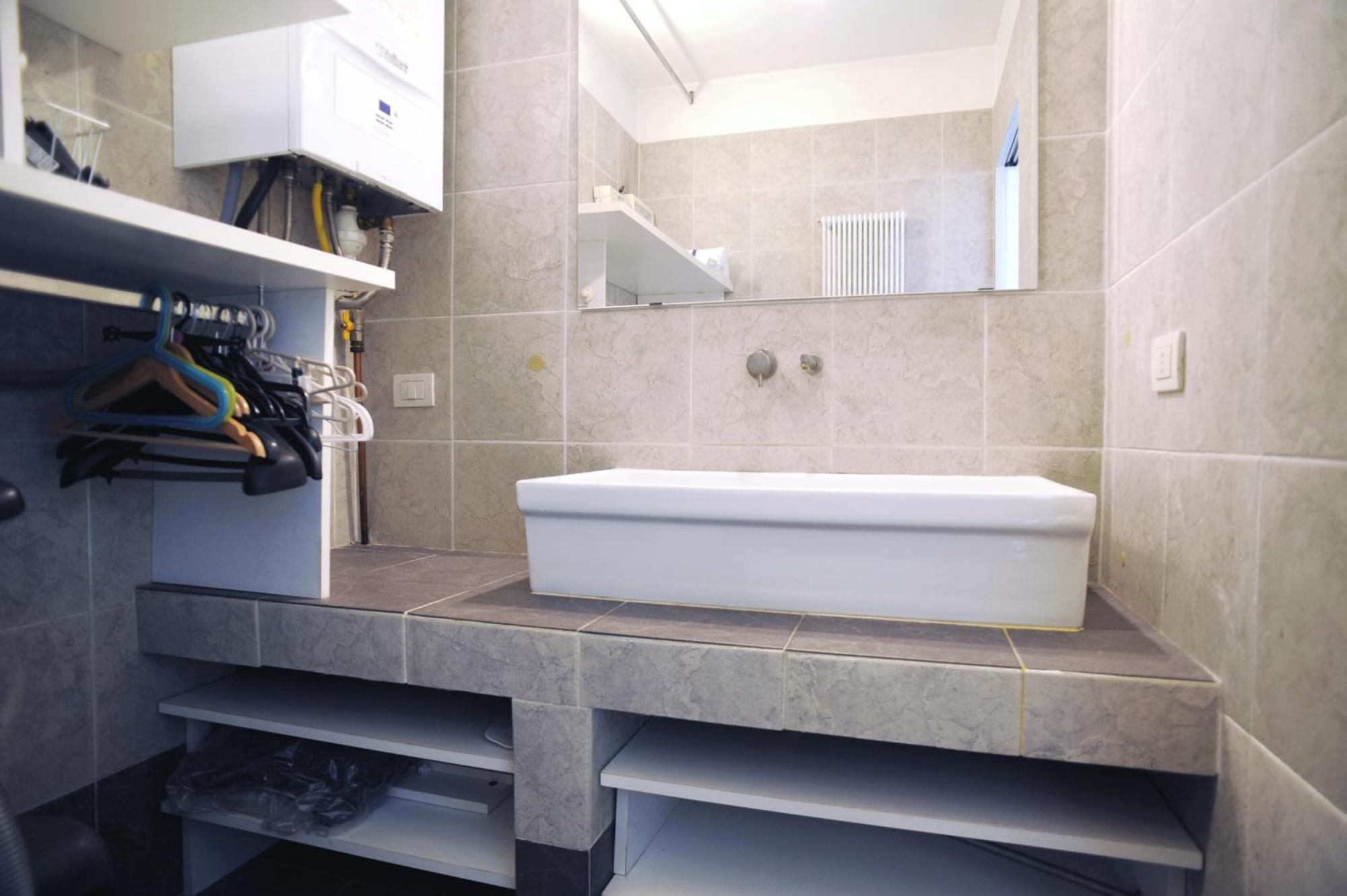 Sant Ambrogio Courtyard Room In Shared Flat ミラノ エクステリア 写真