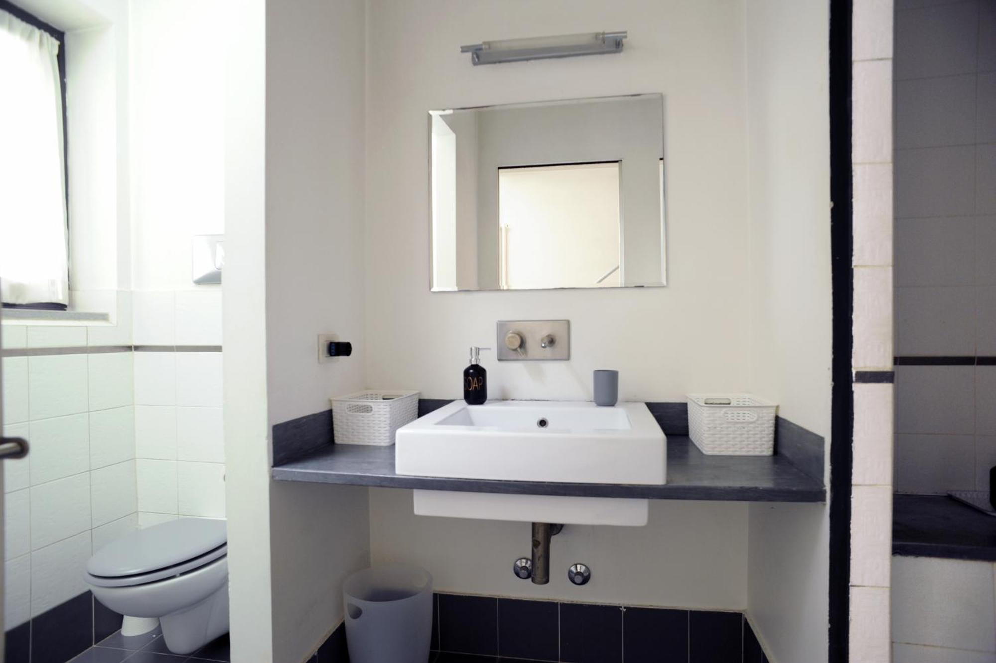 Sant Ambrogio Courtyard Room In Shared Flat ミラノ エクステリア 写真