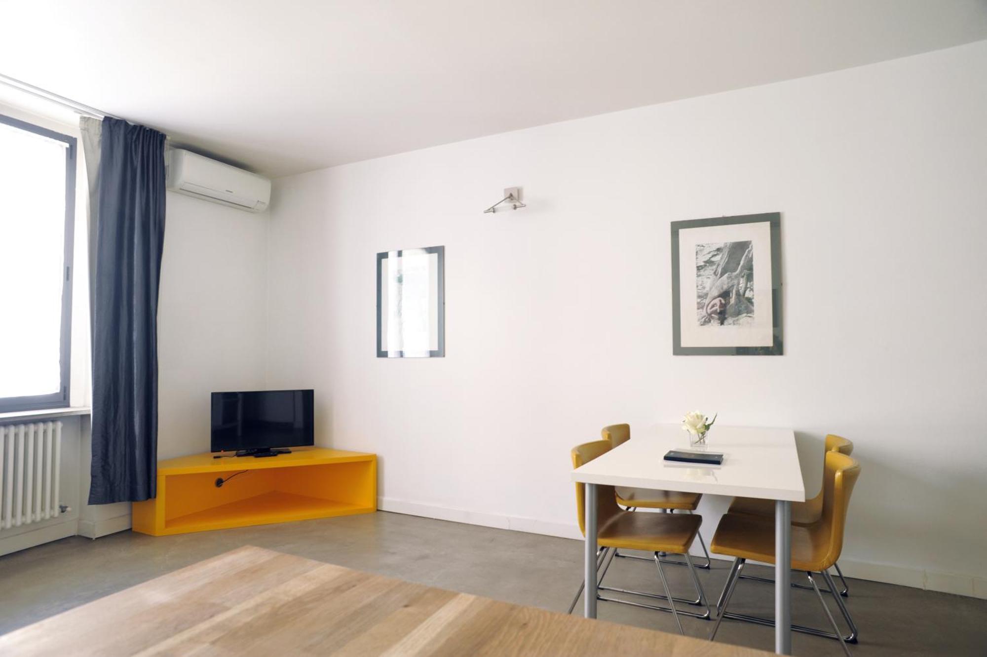 Sant Ambrogio Courtyard Room In Shared Flat ミラノ エクステリア 写真