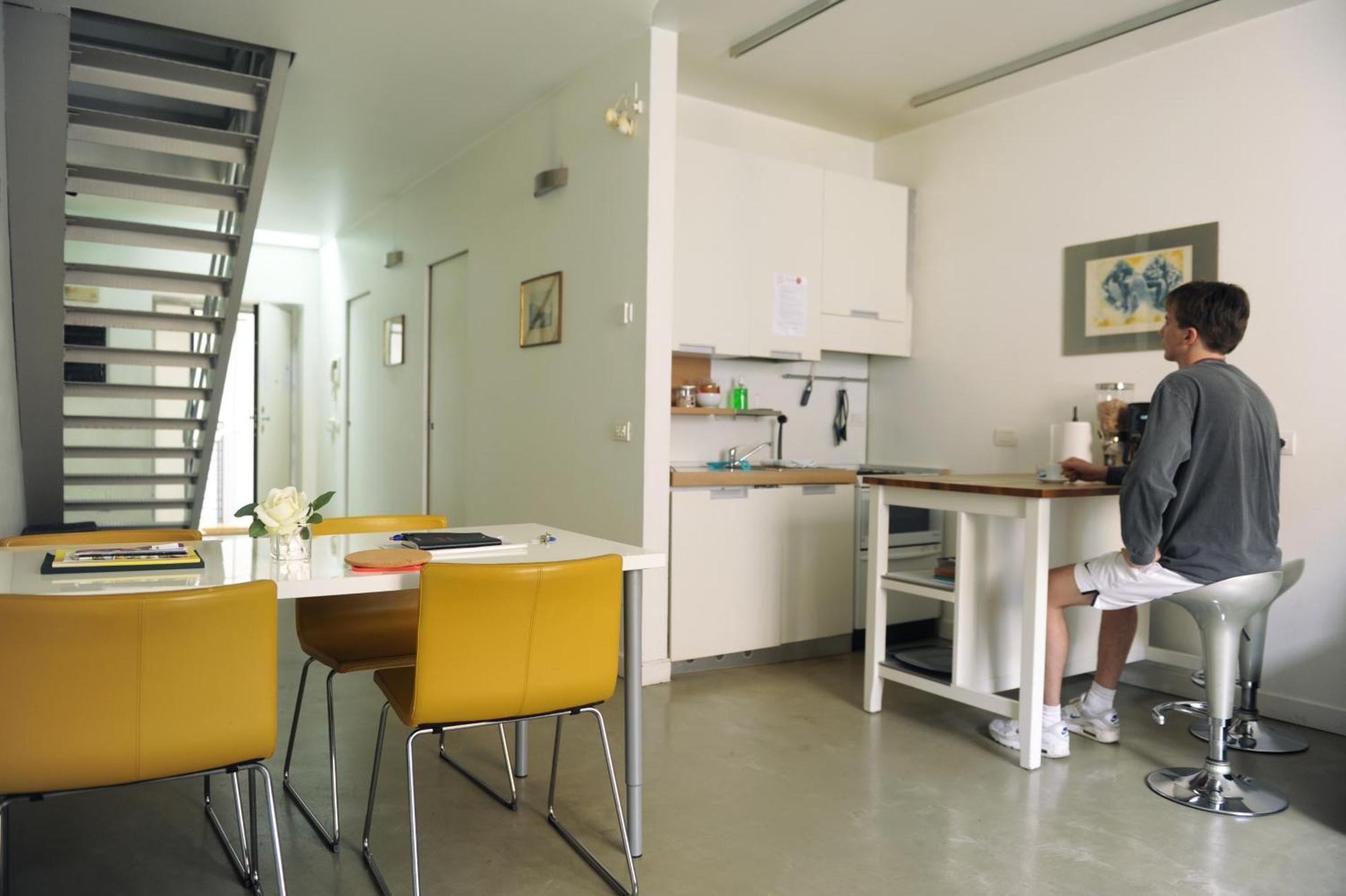 Sant Ambrogio Courtyard Room In Shared Flat ミラノ エクステリア 写真
